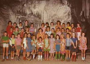 1973/1974 Dechenhoehle mit Lehrern