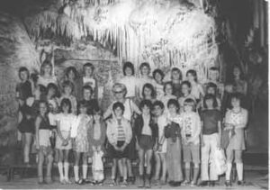 1975 Dechenhoehle mit Lehrern