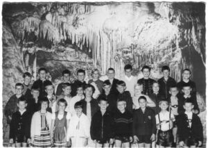 ca 1965 Dechenhoehle mit Lehrerin Luczak